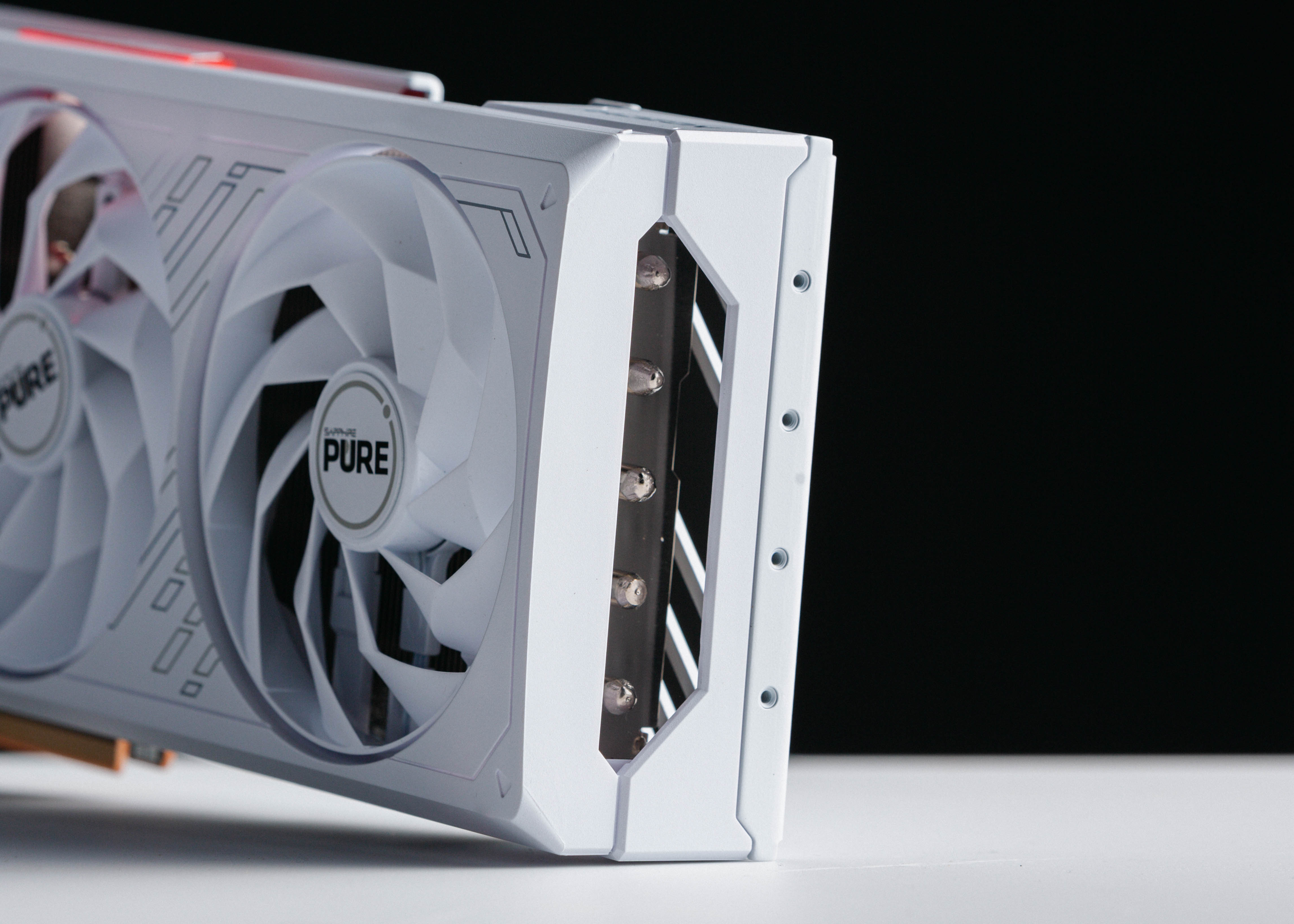 SAPPHIRE PURE AMD Radeon RX 7800 XT 16GB GDDR6 (11330-03) – NIMBUS