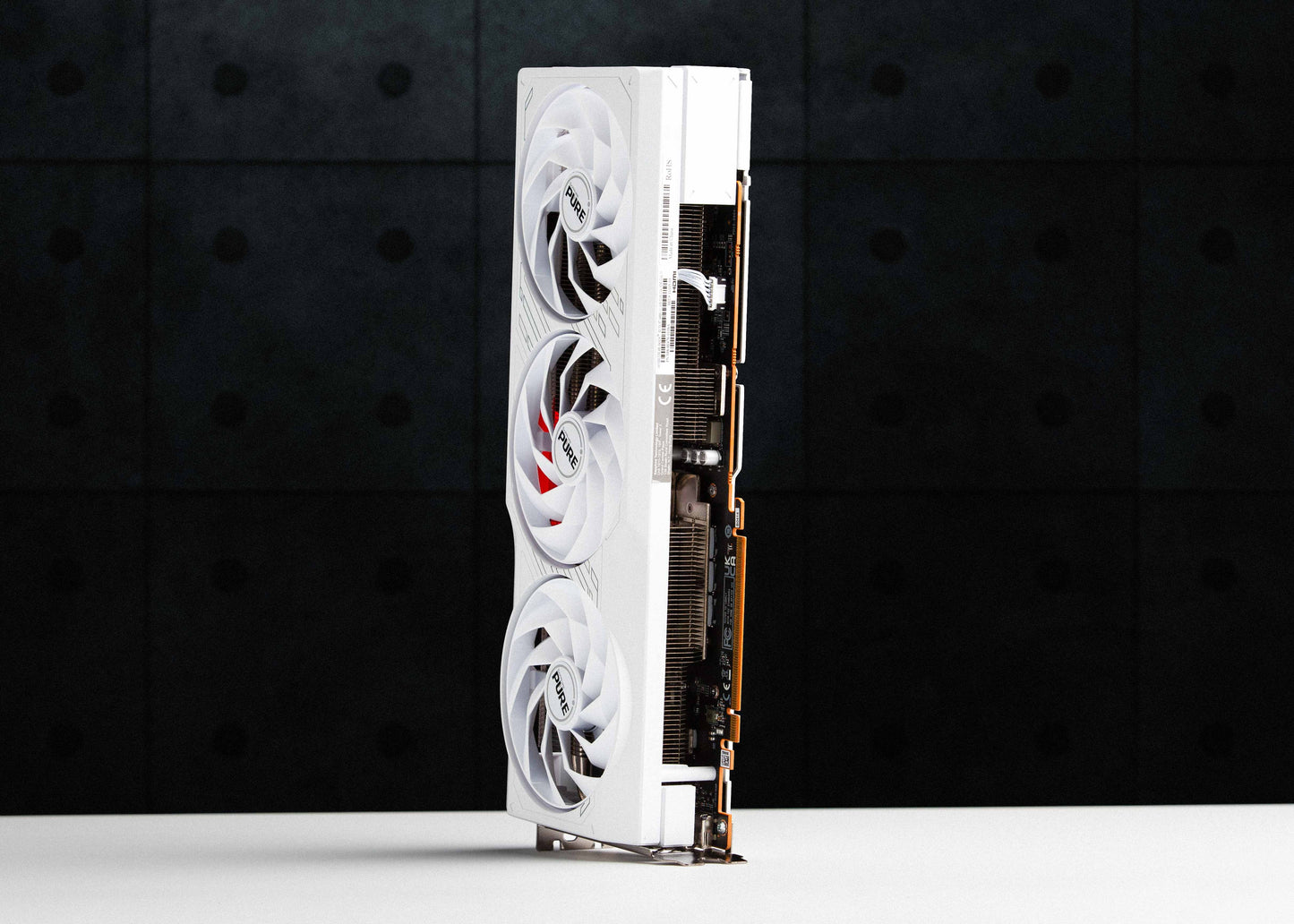 SAPPHIRE PURE AMD Radeon RX 7700 XT 12GB GDDR6 (11335-03)