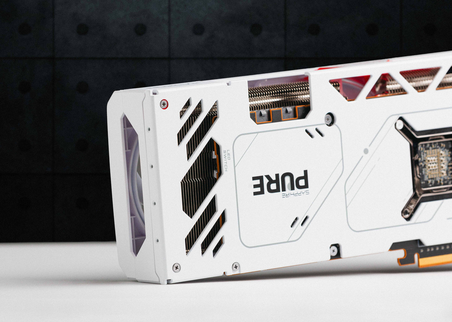 SAPPHIRE PURE AMD Radeon RX 7700 XT 12GB GDDR6 (11335-03)