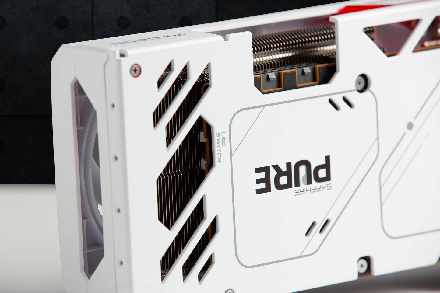 SAPPHIRE PURE AMD Radeon RX 7700 XT 12GB GDDR6 (11335-03)