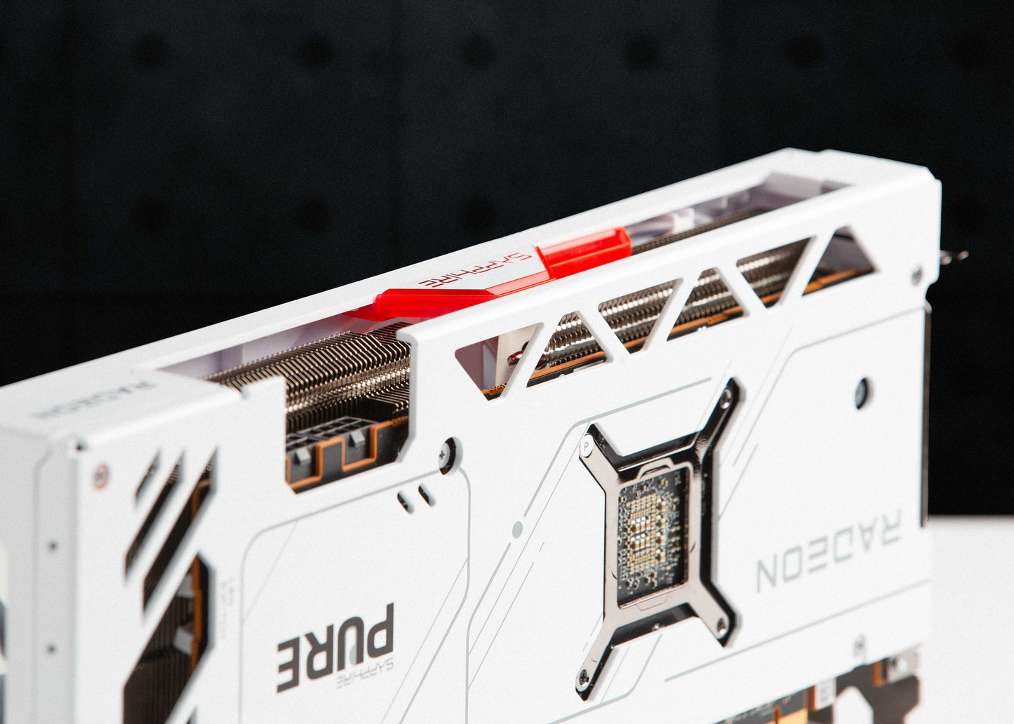 SAPPHIRE PURE AMD Radeon RX 7700 XT 12GB GDDR6 (11335-03)