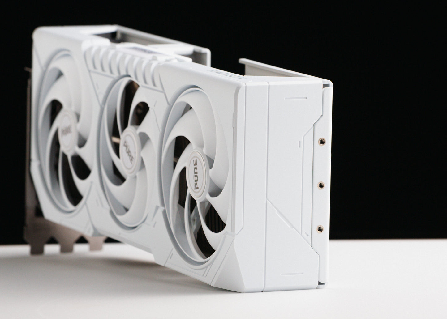 PURE AMD Radeon RX 9070XT 16GB GDDR6 (11348-02)