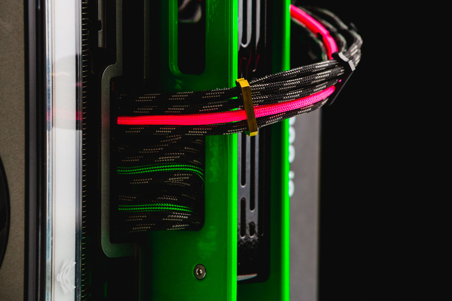 NIMBUS #001 - GREEN MACHINE - SFF - 9800x3D / 7900 XTX 24GB / 64GB / 4TB