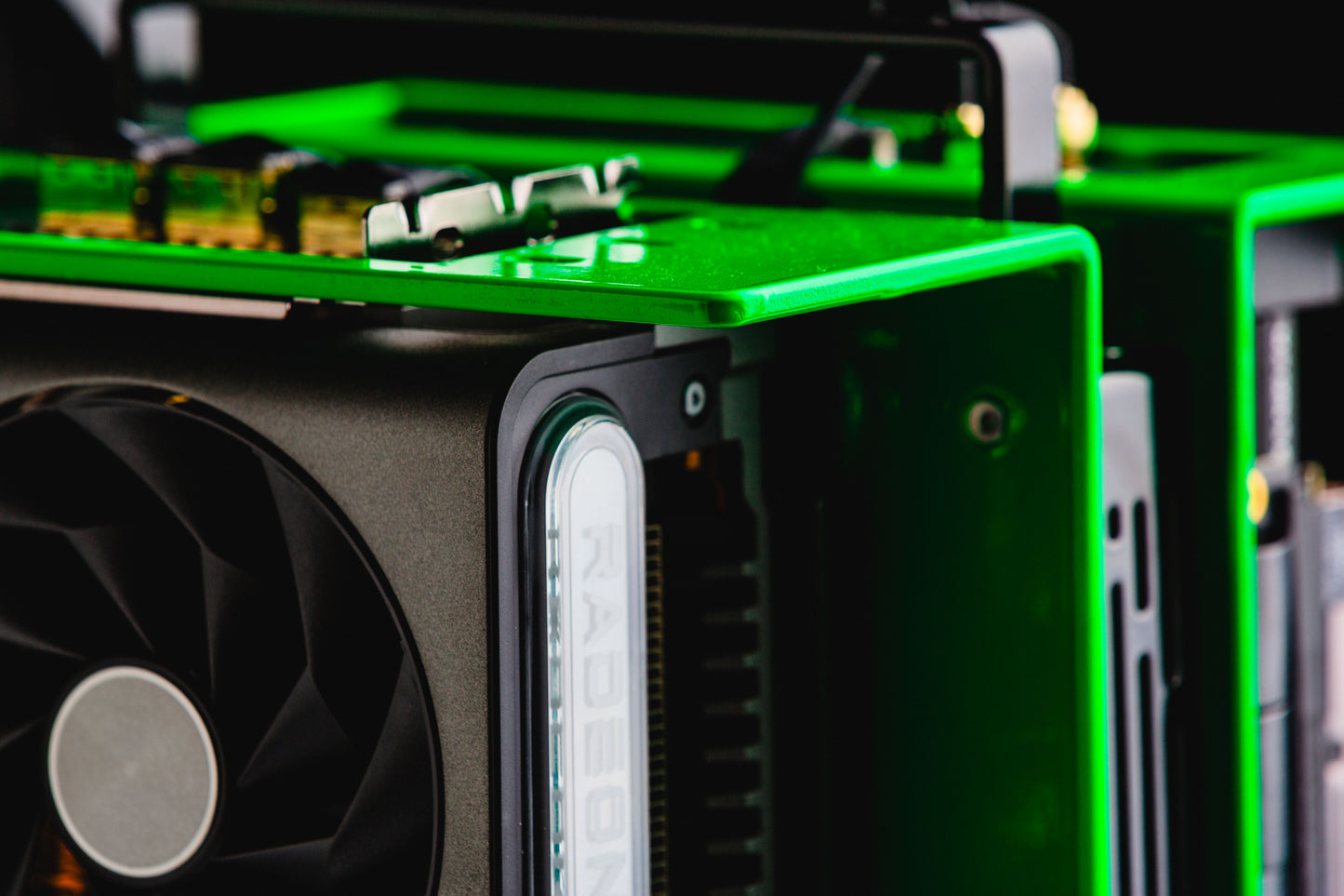NIMBUS #001 - GREEN MACHINE - SFF - 9800x3D / 7900 XTX 24GB / 64GB / 4TB