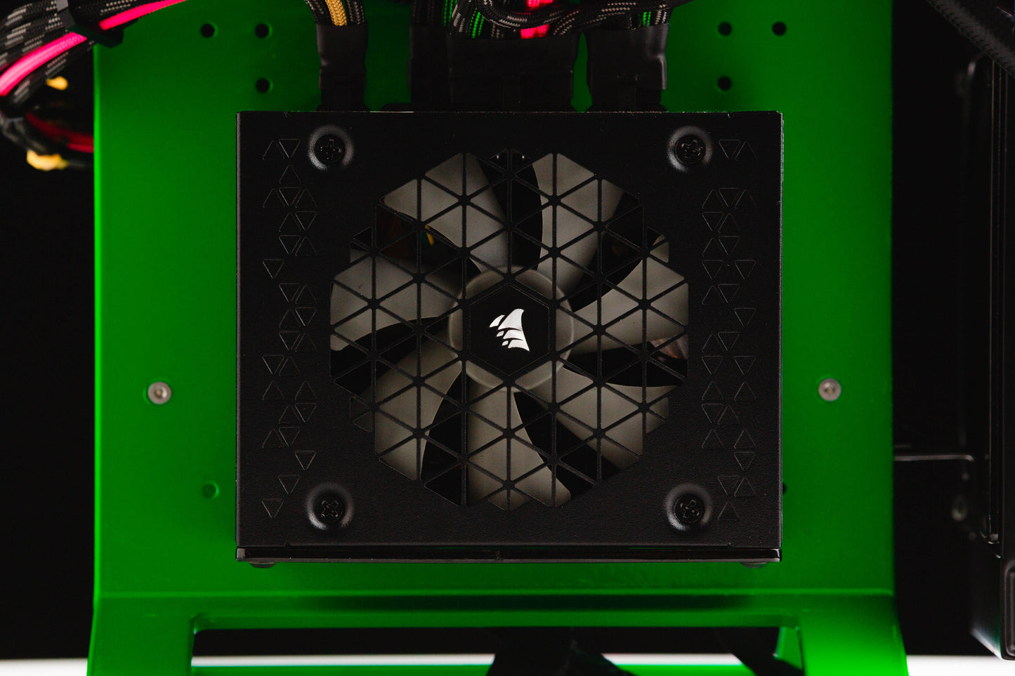 NIMBUS #001 - GREEN MACHINE - SFF - 9800x3D / 7900 XTX 24GB / 64GB / 4TB