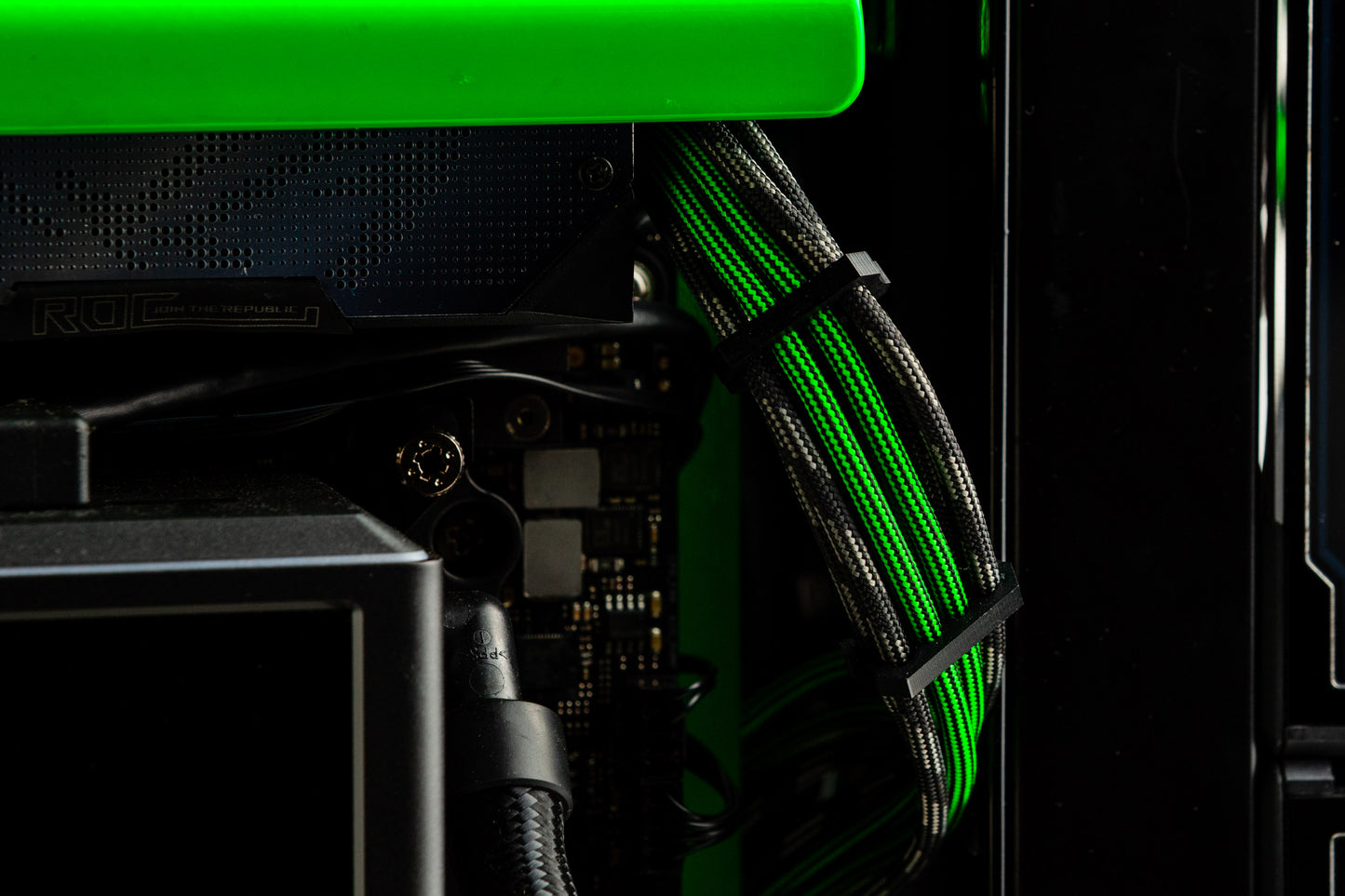NIMBUS #001 - GREEN MACHINE - SFF - 9800x3D / 7900 XTX 24GB / 64GB / 4TB