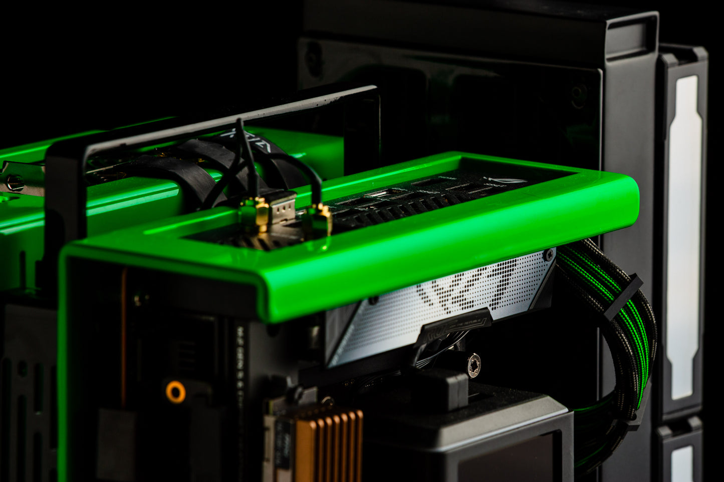 NIMBUS #001 - GREEN MACHINE - SFF - 9800x3D / 7900 XTX 24GB / 64GB / 4TB