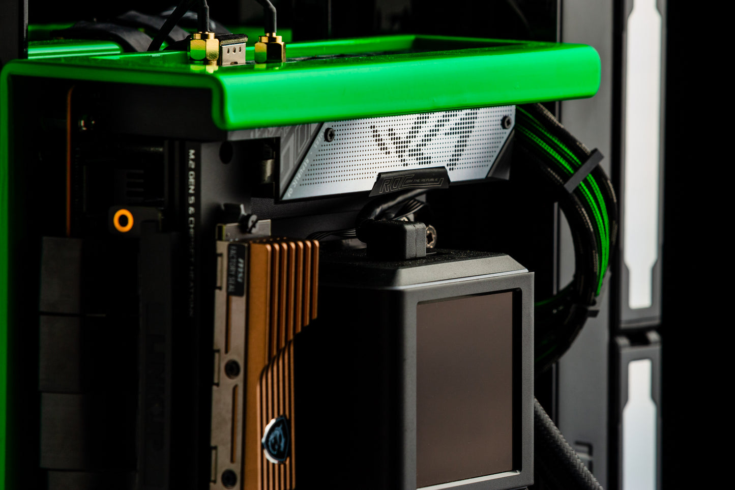NIMBUS #001 - GREEN MACHINE - SFF - 9800x3D / 7900 XTX 24GB / 64GB / 4TB
