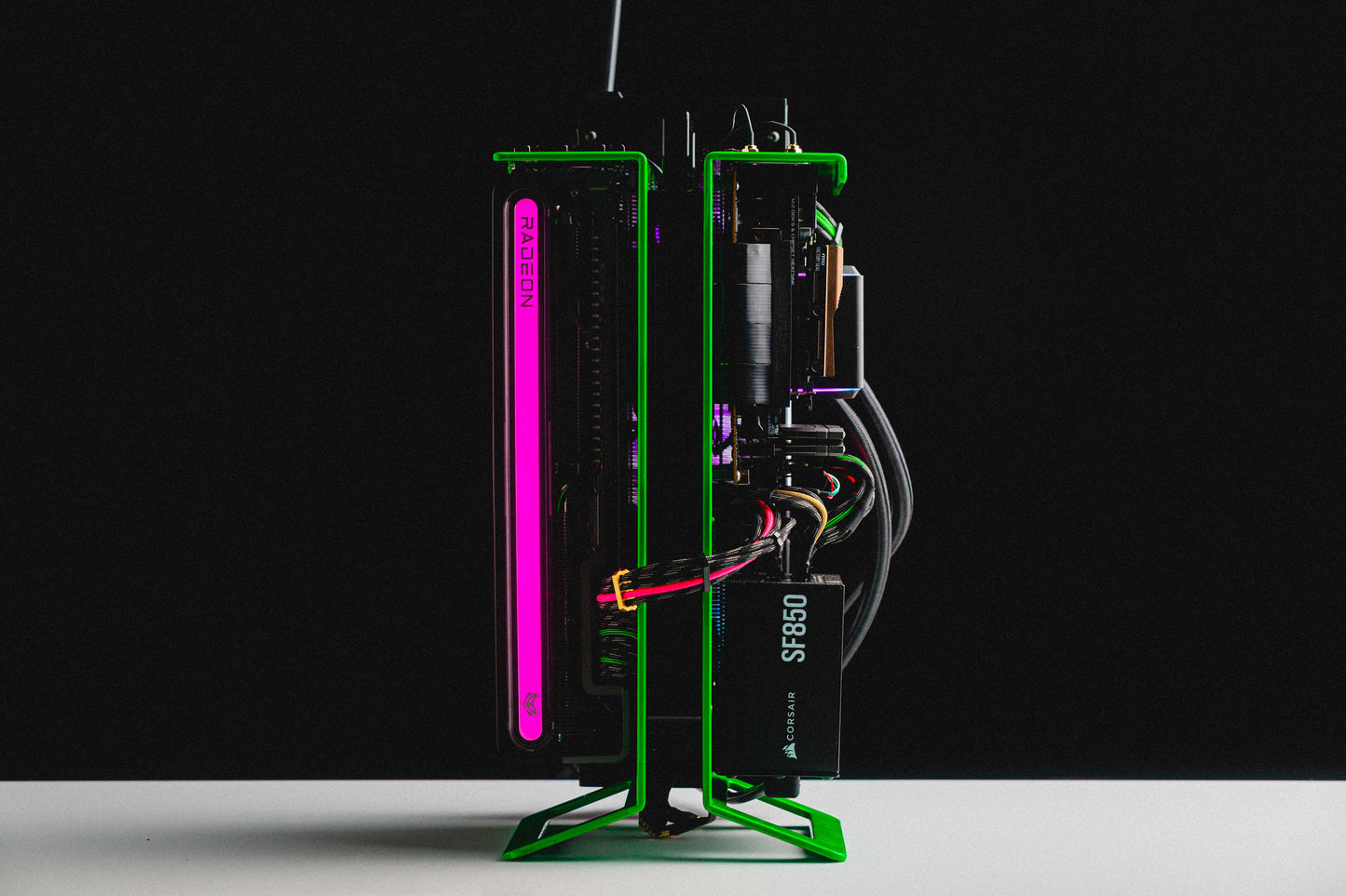 NIMBUS #001 - GREEN MACHINE - SFF - 9800x3D / 7900 XTX 24GB / 64GB / 4TB