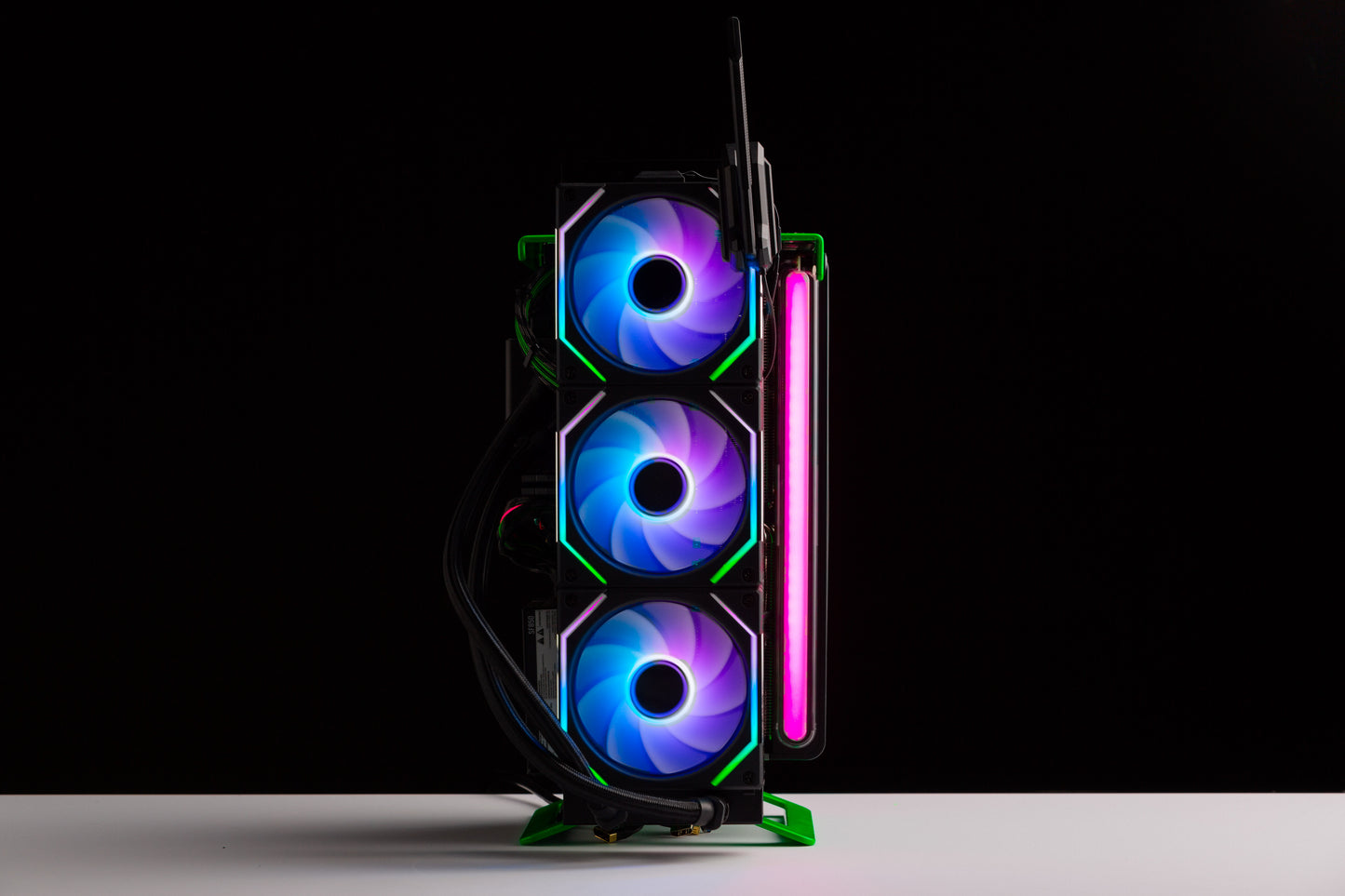 NIMBUS #001 - GREEN MACHINE - SFF - 9800x3D / 7900 XTX 24GB / 64GB / 4TB