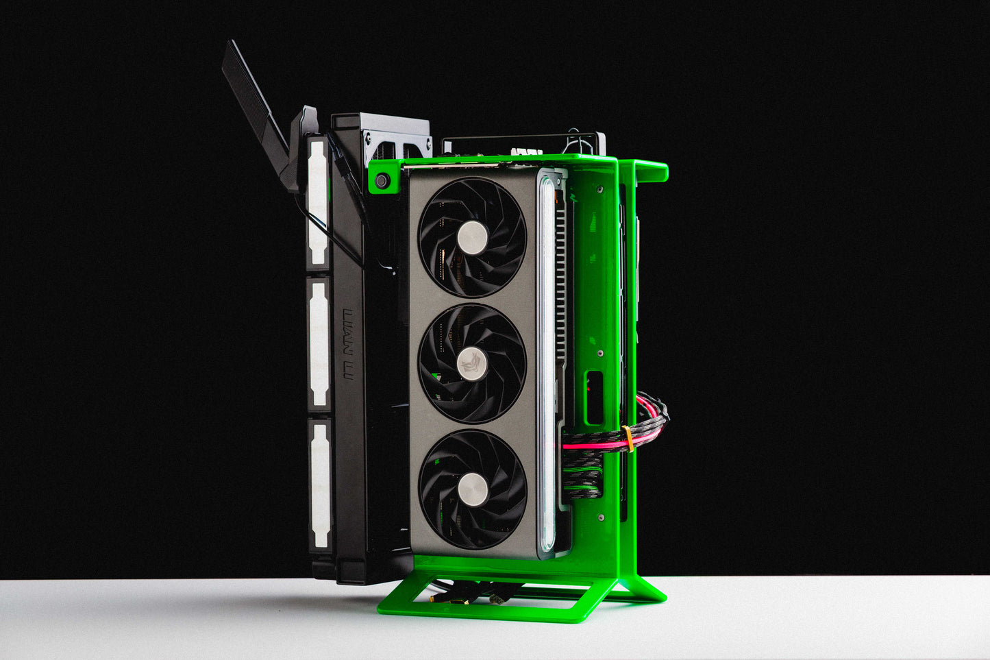 NIMBUS #001 - GREEN MACHINE - SFF - 9800x3D / 7900 XTX 24GB / 64GB / 4TB