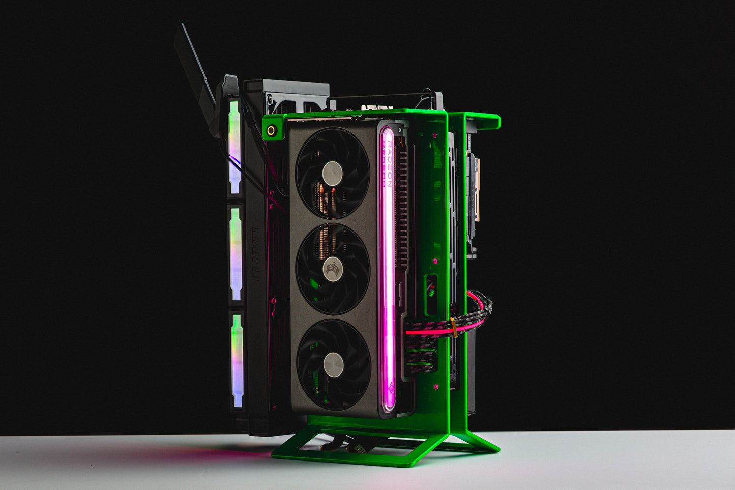 NIMBUS #001 - GREEN MACHINE - SFF - 9800x3D / 7900 XTX 24GB / 64GB / 4TB