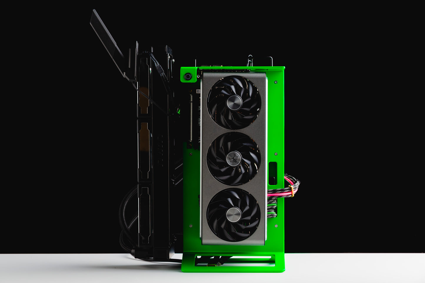 NIMBUS #001 - GREEN MACHINE - SFF - 9800x3D / 7900 XTX 24GB / 64GB / 4TB