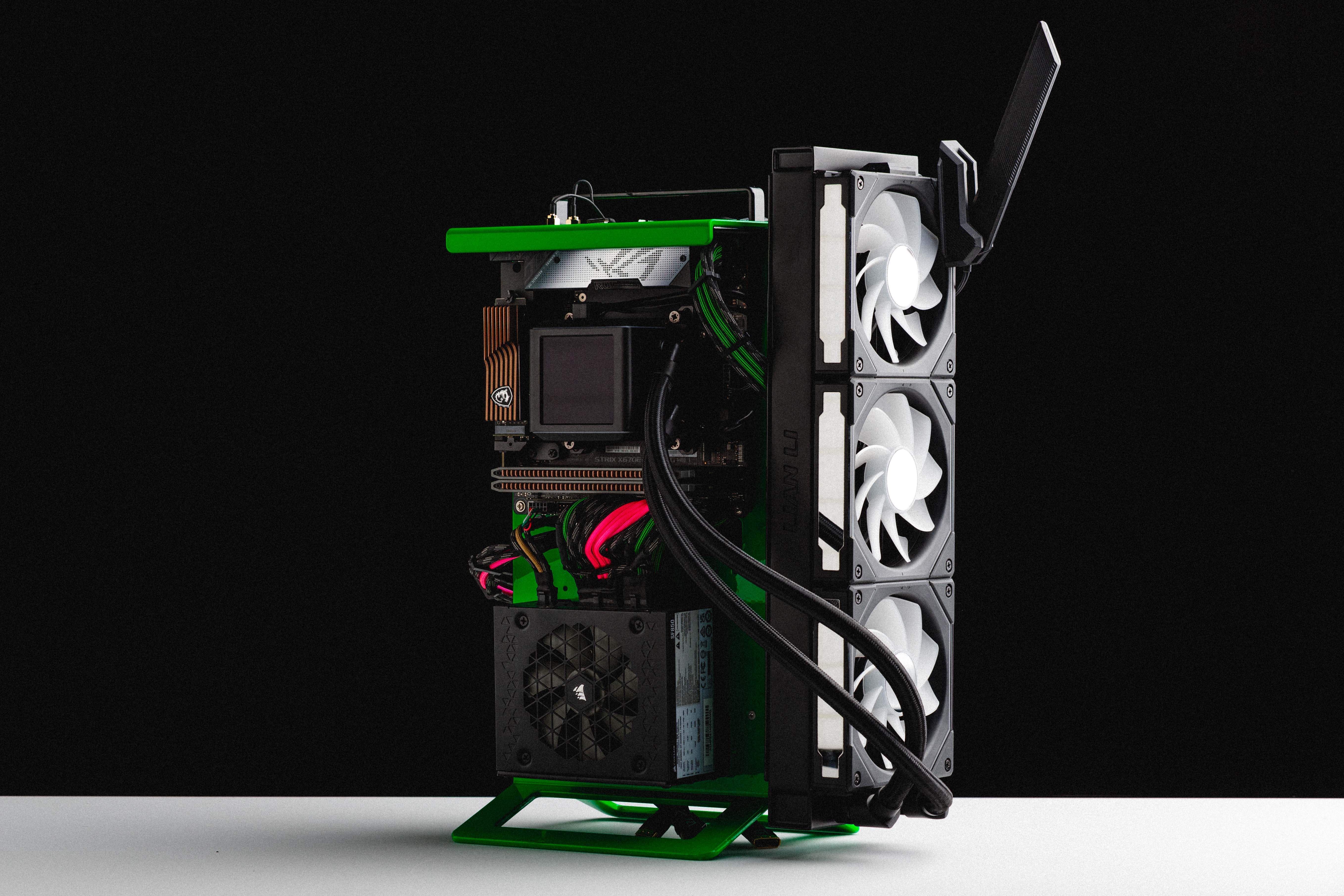 NIMBUS #001 - GREEN MACHINE - SFF - 9800x3D / 7900 XTX 24GB / 64GB