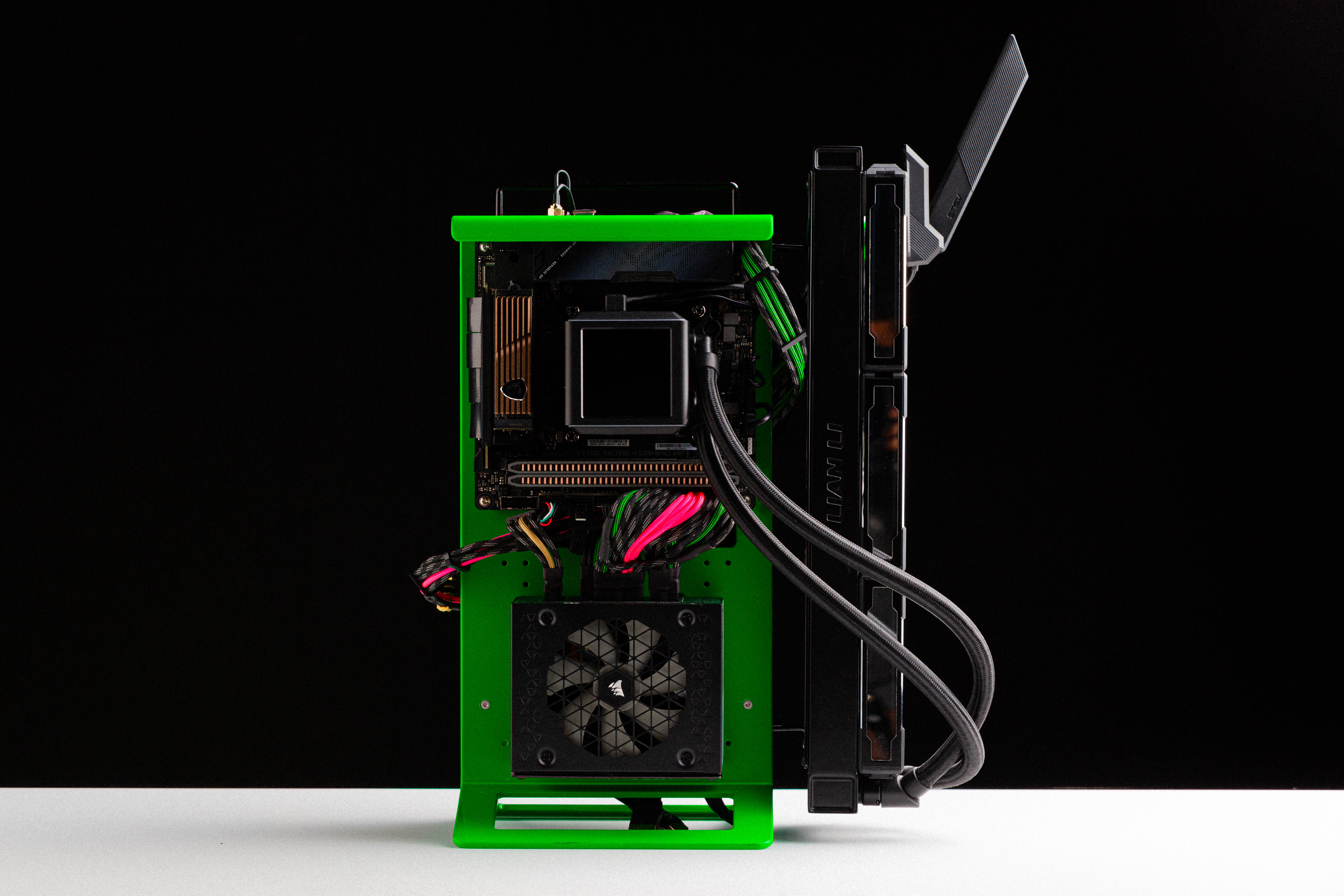 NIMBUS #001 - GREEN MACHINE - SFF - 9800x3D / 7900 XTX 24GB / 64GB