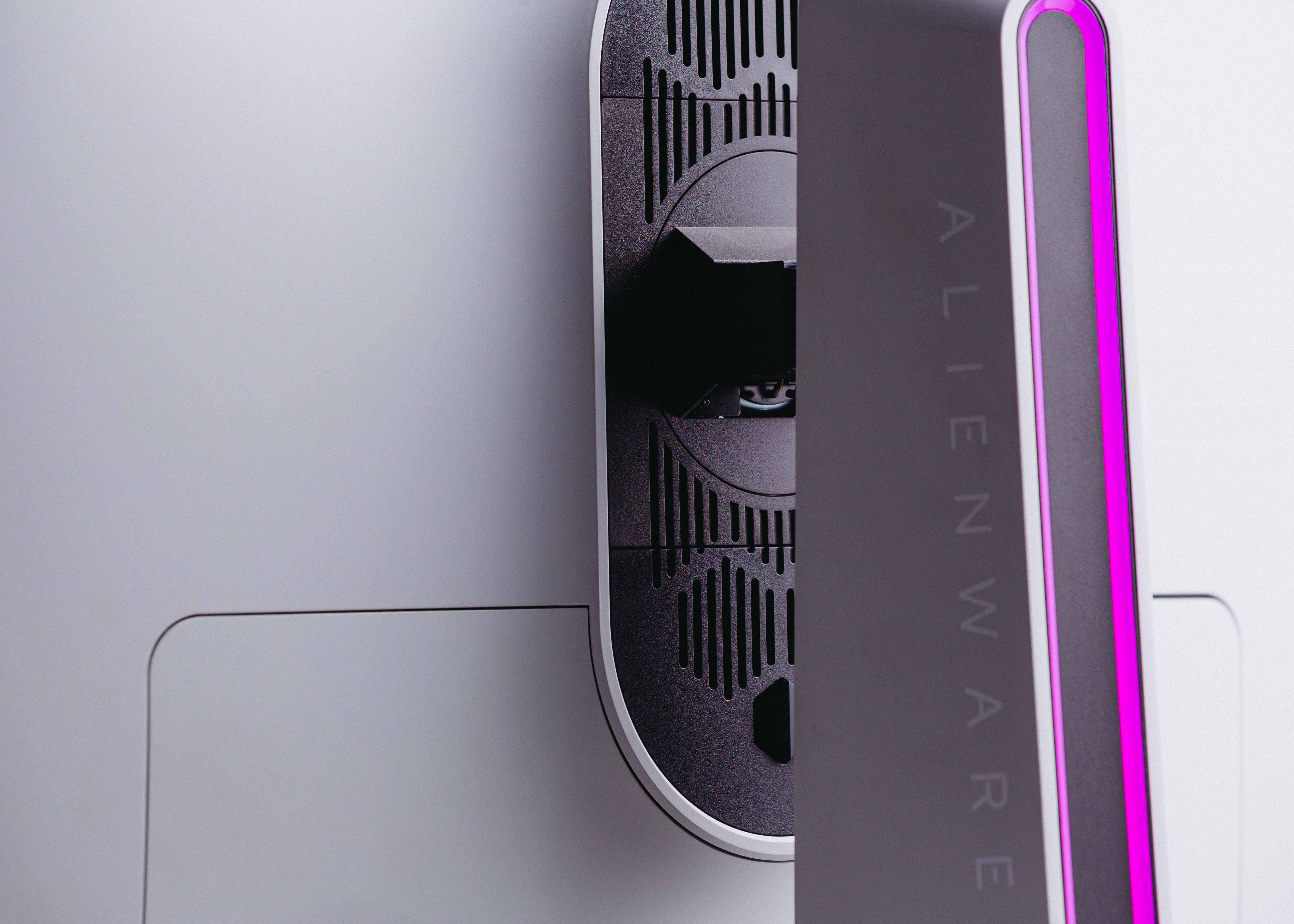 ALIENWARE 27