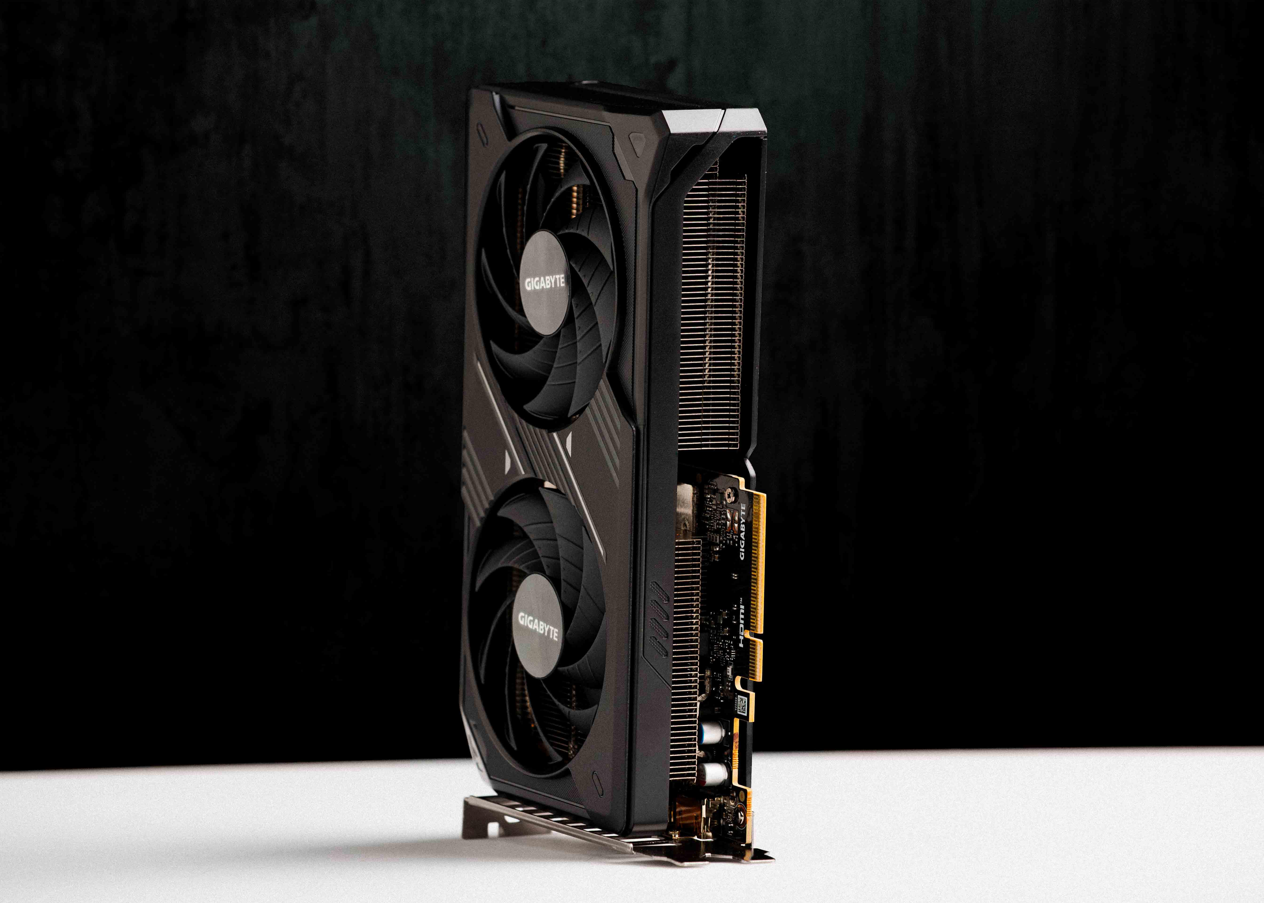 GIGABYTE GeForce RTX 5060 OC 8G 新品未使用 Amazon.com: GIGABYTE GeForce RTX 5060 OC Low Profile 8G