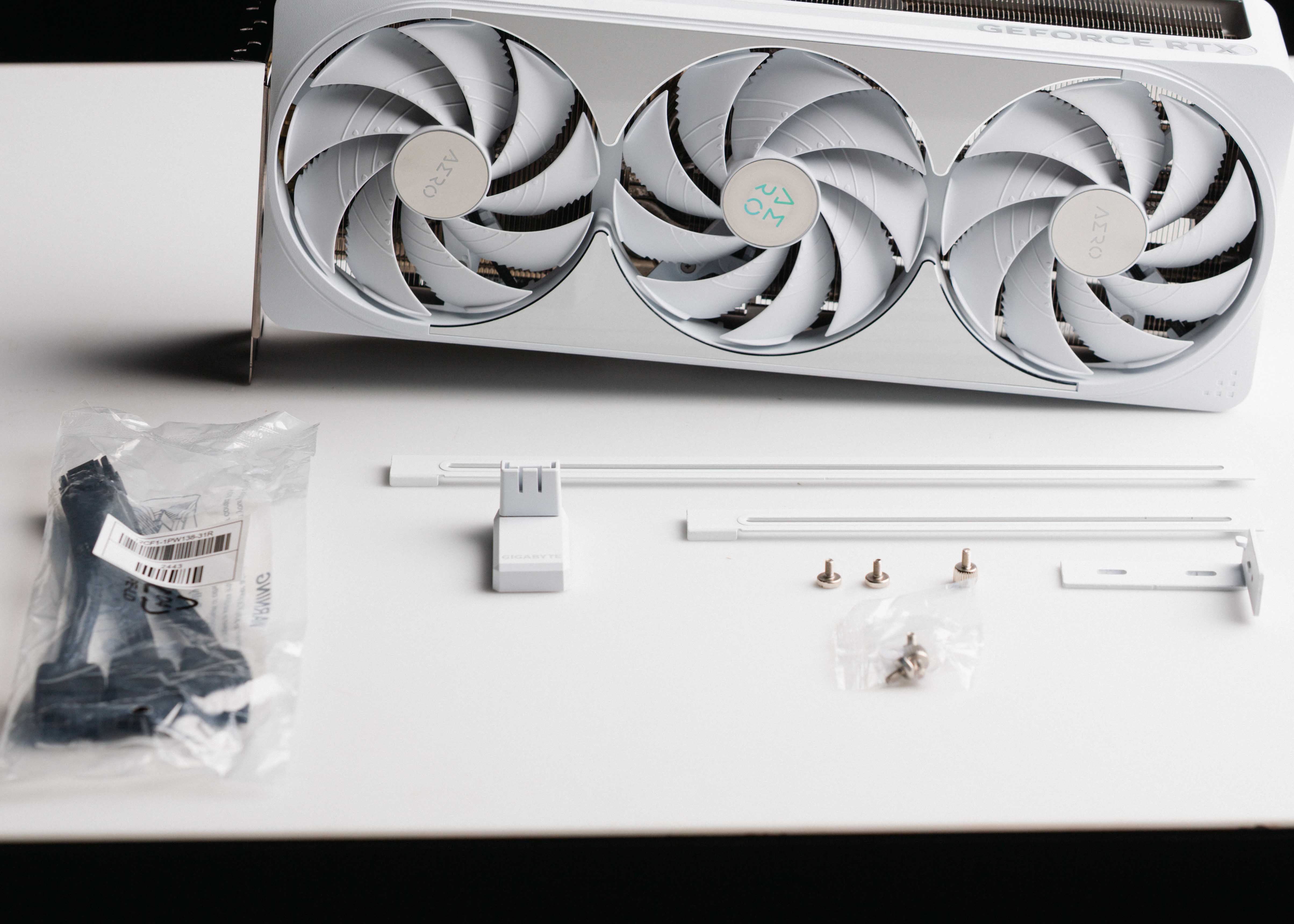 GEFORCE RTX 5070 Ti AERO OC 16G　21日まで出品 Gigabyte GeForce RTX 5070 Ti AERO OC 16G Graphics Card - GV